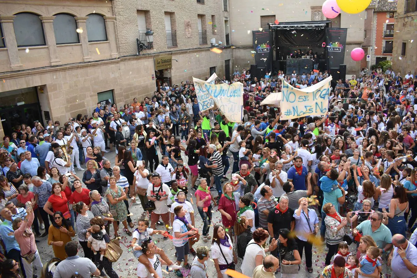 Gran ambiente en el disparo del cohete de las fiestas de la Virgen de la Antigua en Alberite.