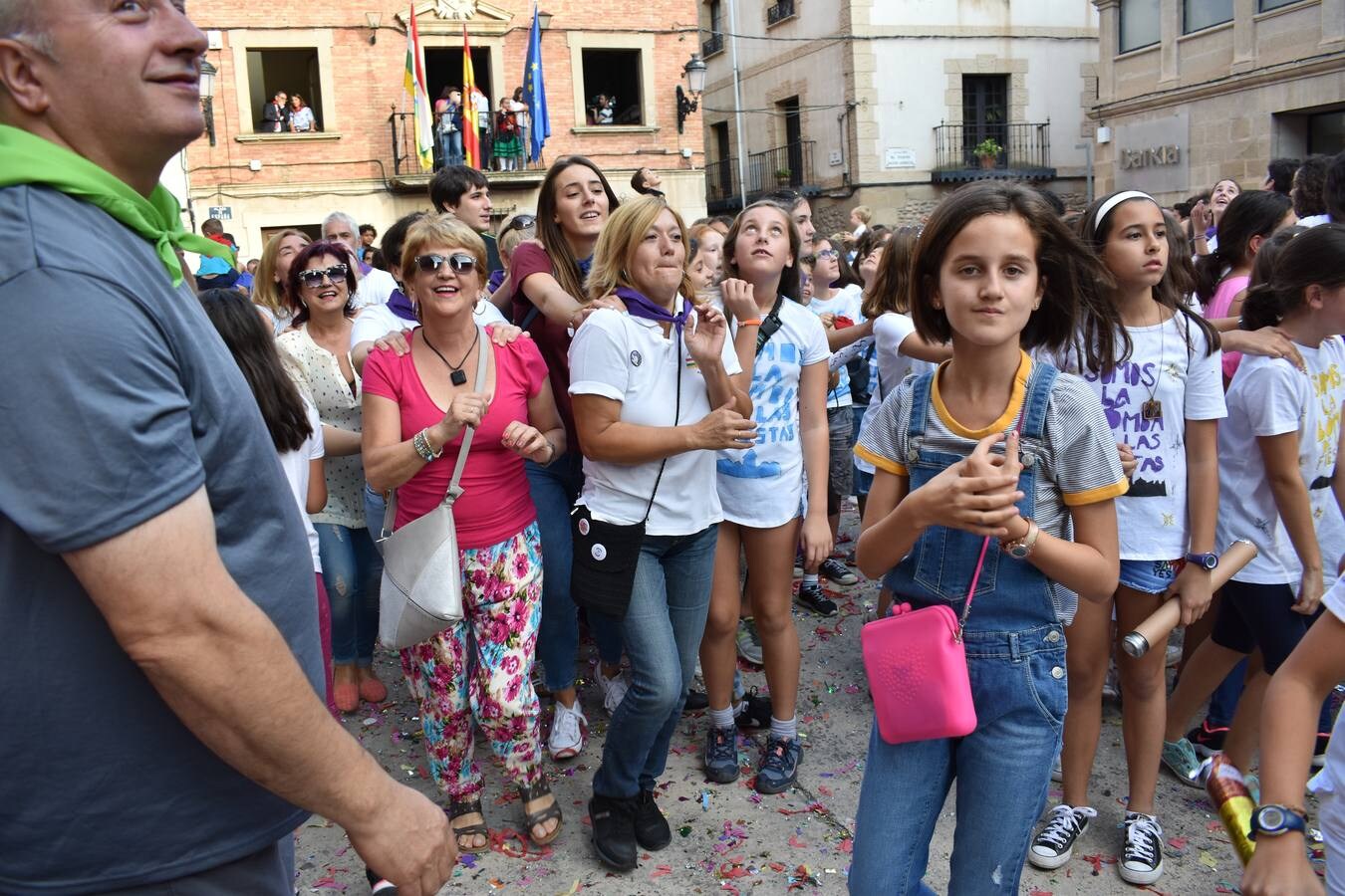 Gran ambiente en el disparo del cohete de las fiestas de la Virgen de la Antigua en Alberite.