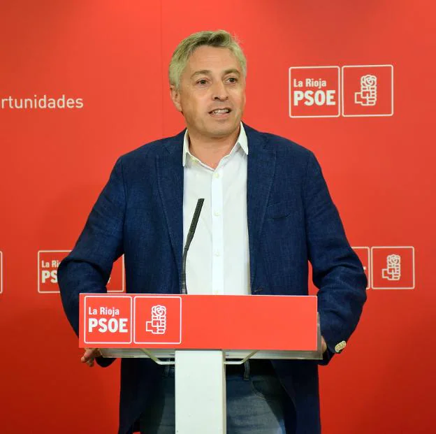 El PSOE acusa al Gobierno de rehusar disolver Gestur por mantener al gerente