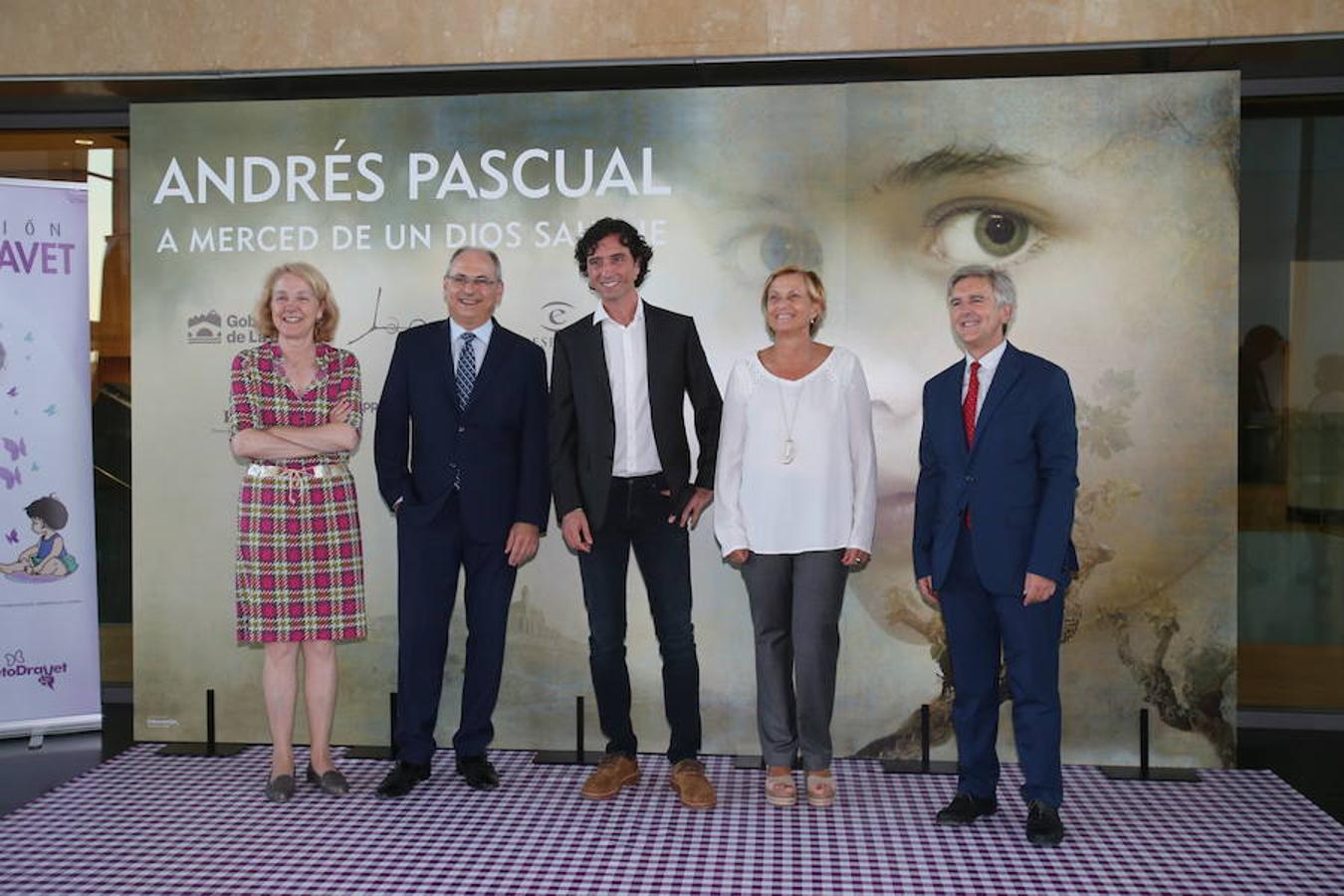 El abogado y escritor logroñés Andrés Pascual ha presentado esta tarde su nueva novela, 'A merced de un dios salvaje' (Espasa, 2018), en el palacio de congresos Riojafórum en el marco de un «acto institucional».