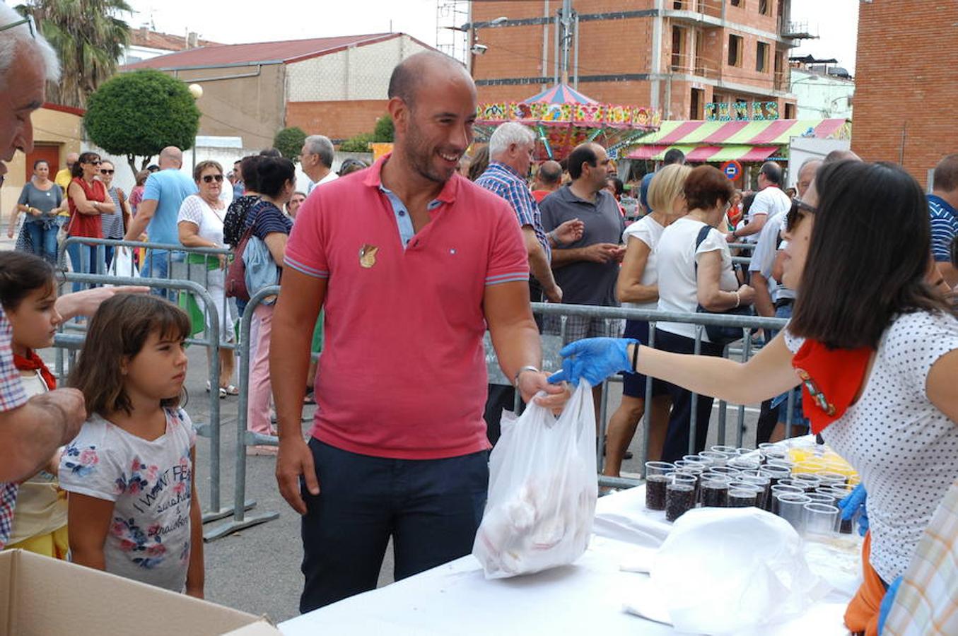 Celebración del XXX festival de la seta, el champiñón y el pimiento celebrado ayer en Pradejón con motivo de las fiestas de San Antonio