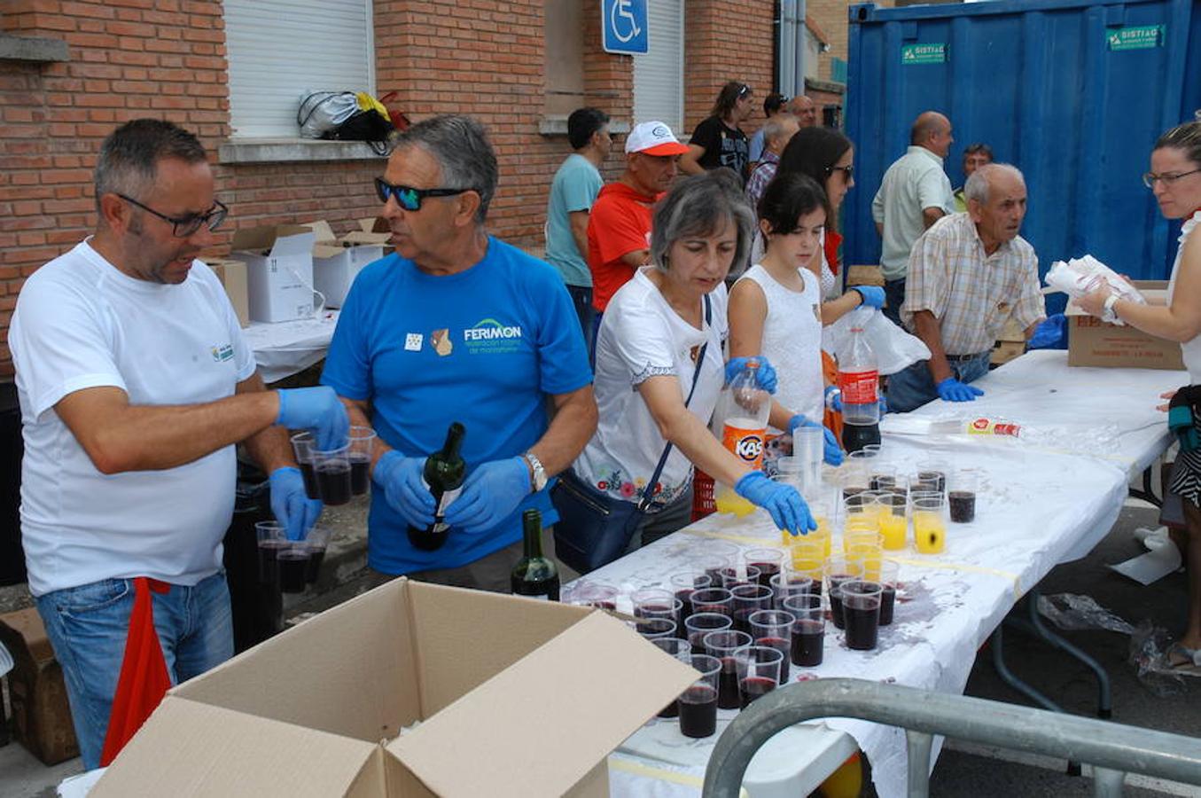 Celebración del XXX festival de la seta, el champiñón y el pimiento celebrado ayer en Pradejón con motivo de las fiestas de San Antonio