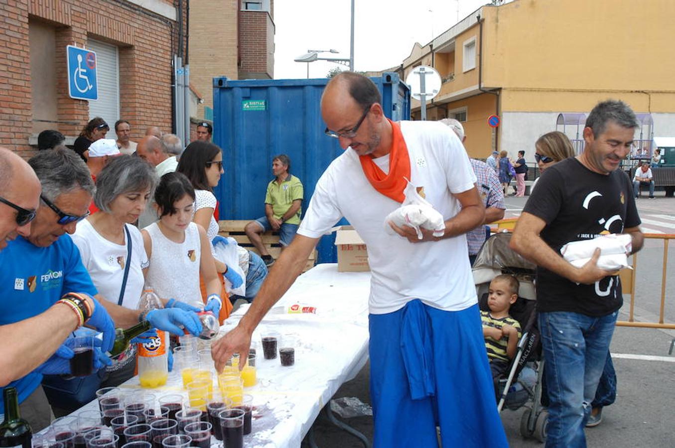 Celebración del XXX festival de la seta, el champiñón y el pimiento celebrado ayer en Pradejón con motivo de las fiestas de San Antonio