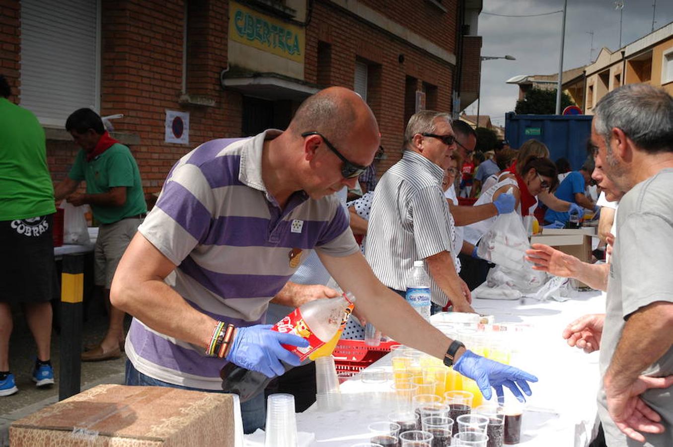 Celebración del XXX festival de la seta, el champiñón y el pimiento celebrado ayer en Pradejón con motivo de las fiestas de San Antonio