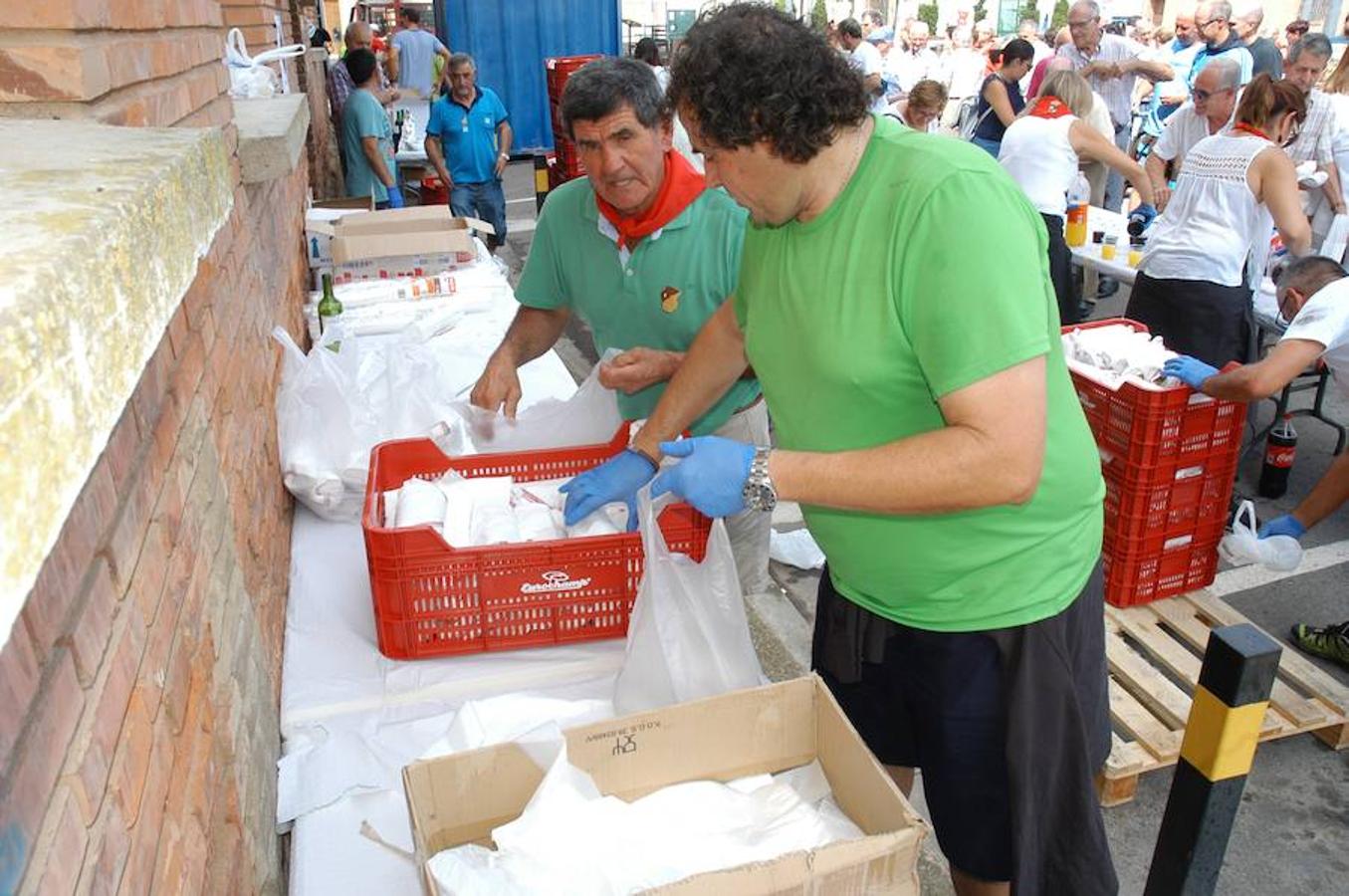 Celebración del XXX festival de la seta, el champiñón y el pimiento celebrado ayer en Pradejón con motivo de las fiestas de San Antonio