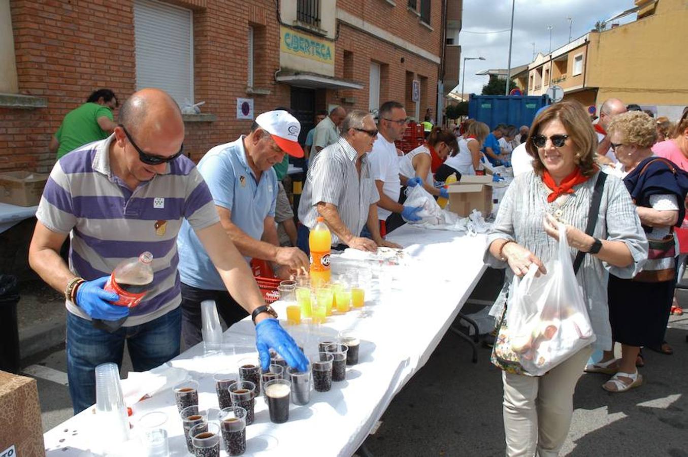 Celebración del XXX festival de la seta, el champiñón y el pimiento celebrado ayer en Pradejón con motivo de las fiestas de San Antonio