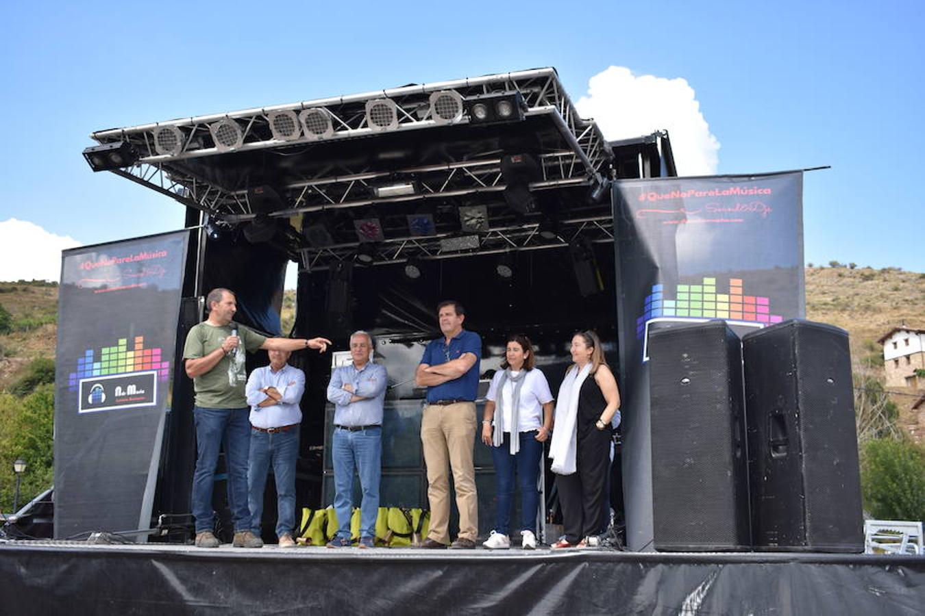 Gobierno de La Rioja y Ayuntamiento de Villoslada de Cameros, en colaboración con la Fundación Caja Rioja y Bankia, han puesto en marcha una nueva edición de la Feria Regional de Ganado que desde hace veintidós años, cada 11 de septiembre se desarrolla en la localidad serrana.