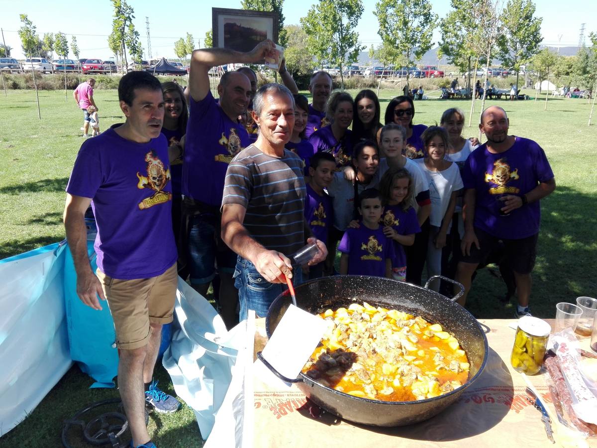 Cientos de jarreros culminan las fiestas de la vega con un recital de jolgorio