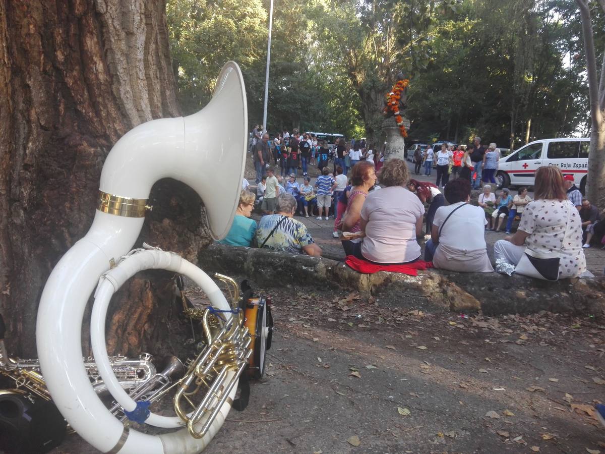 Cientos de jarreros culminan las fiestas de la vega con un recital de jolgorio