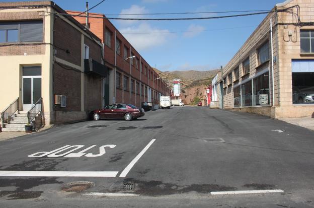 La renovación ha mejorado esta calle del polígono El Raposal. 
