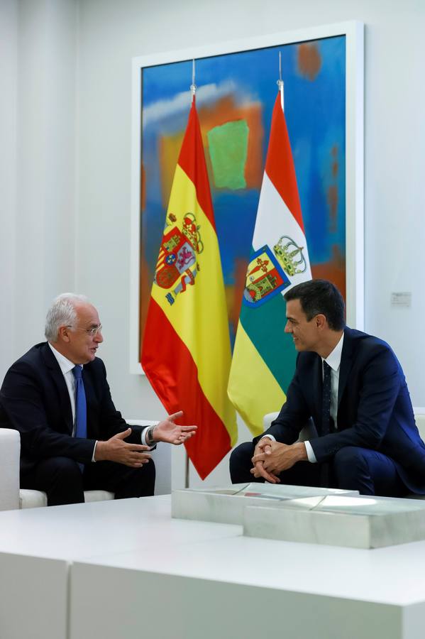 Fotos: Las imágenes del encuentro entre Pedro Sánchez y José Ignacio Ceniceros en Moncloa