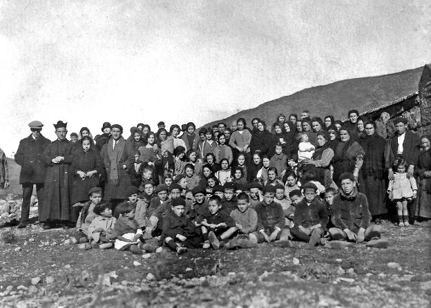 Foto de grupo en Brieva           en 1923