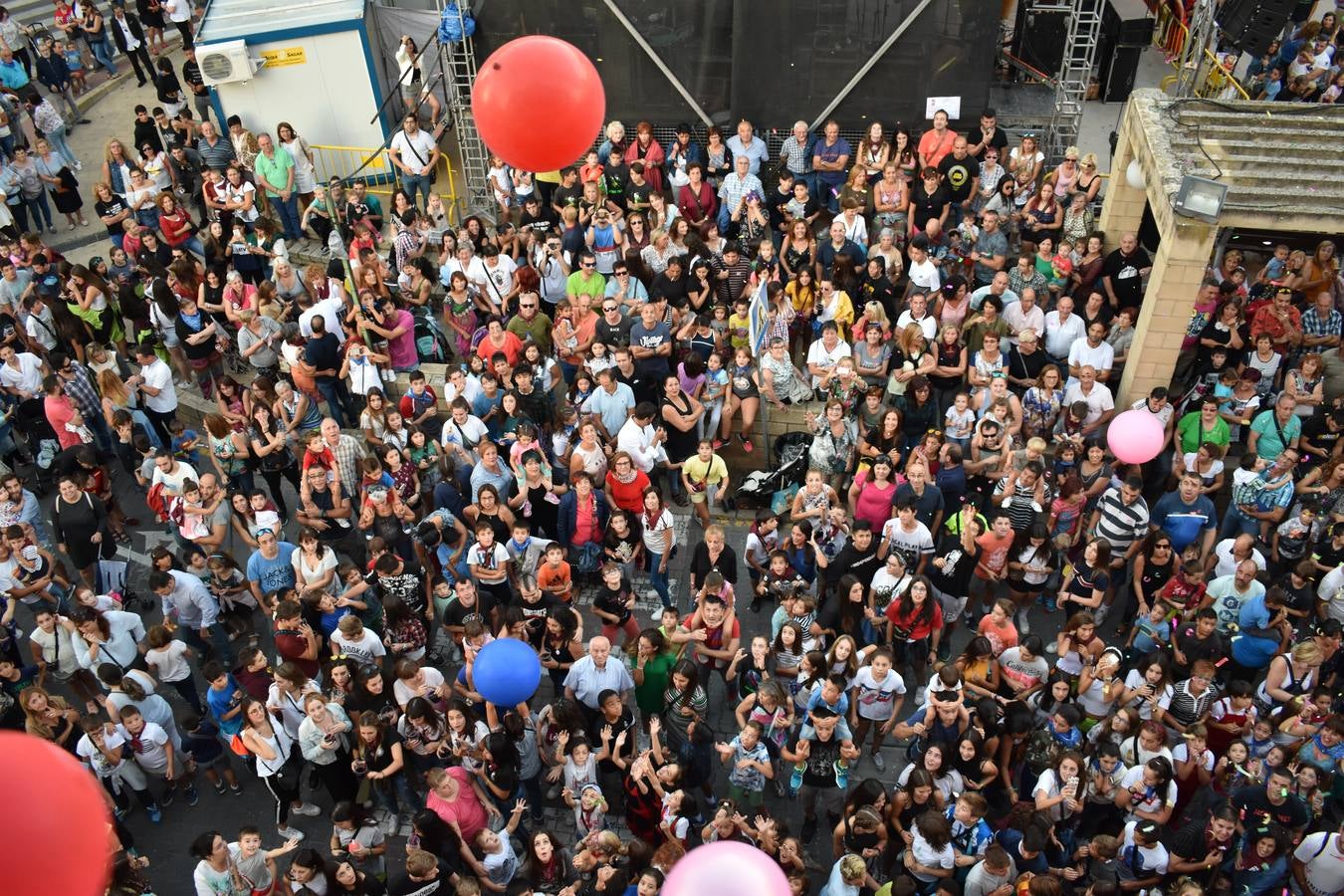 La Corporación infantil leyó el pregón y protagonizó el disparo del cohete que abre cinco días de fiesta por Santa Eufemia