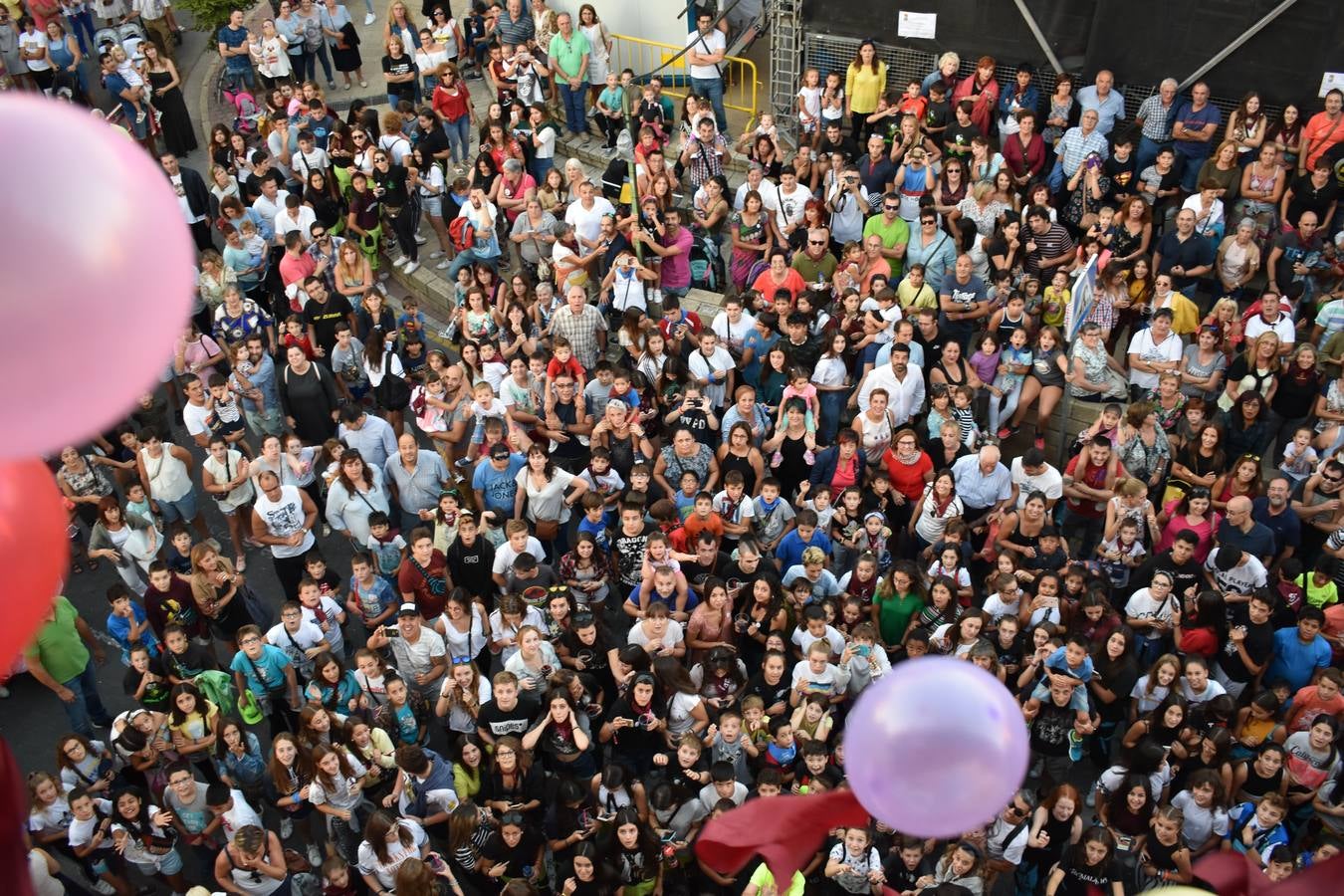 La Corporación infantil leyó el pregón y protagonizó el disparo del cohete que abre cinco días de fiesta por Santa Eufemia