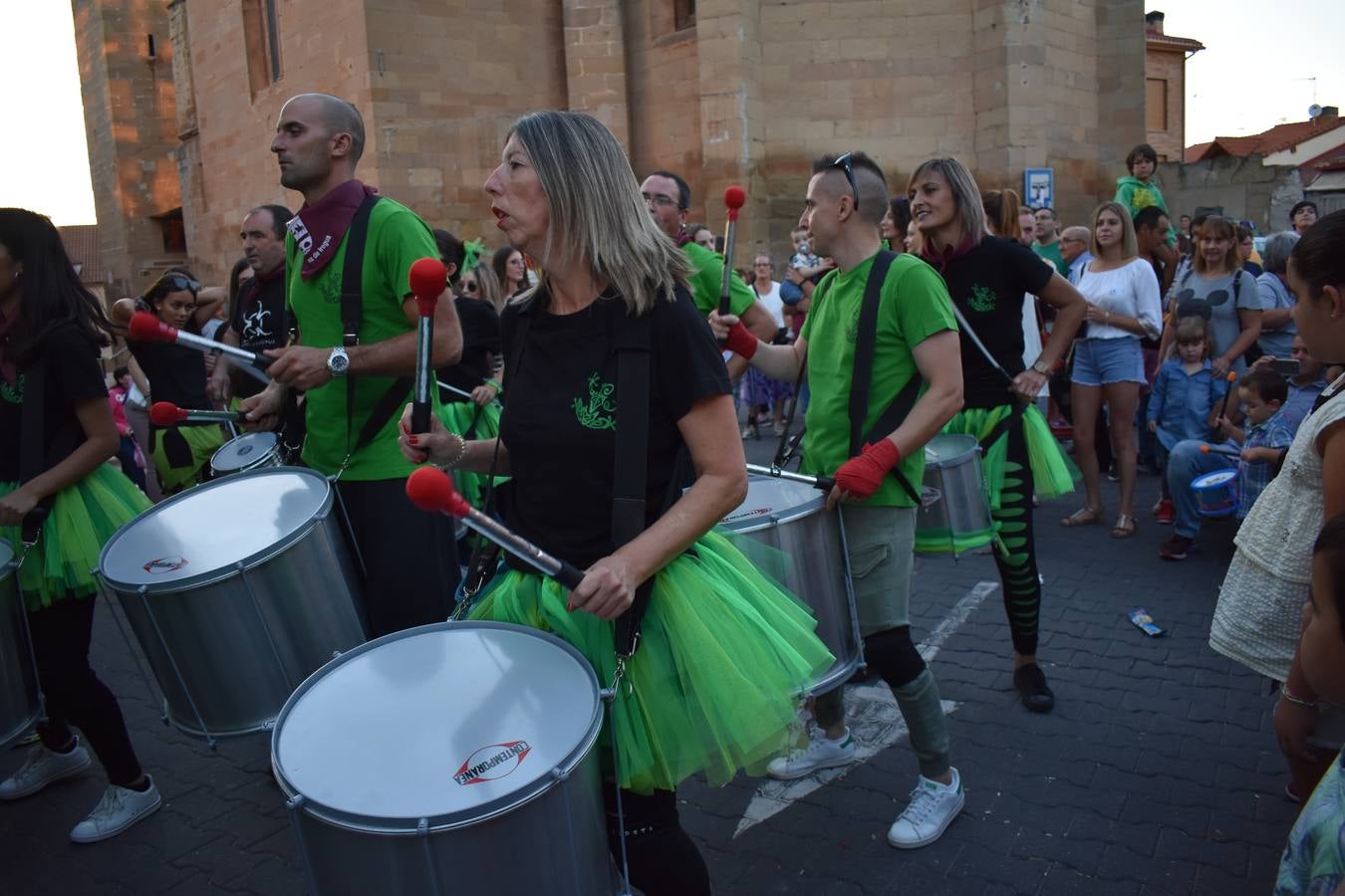La Corporación infantil leyó el pregón y protagonizó el disparo del cohete que abre cinco días de fiesta por Santa Eufemia