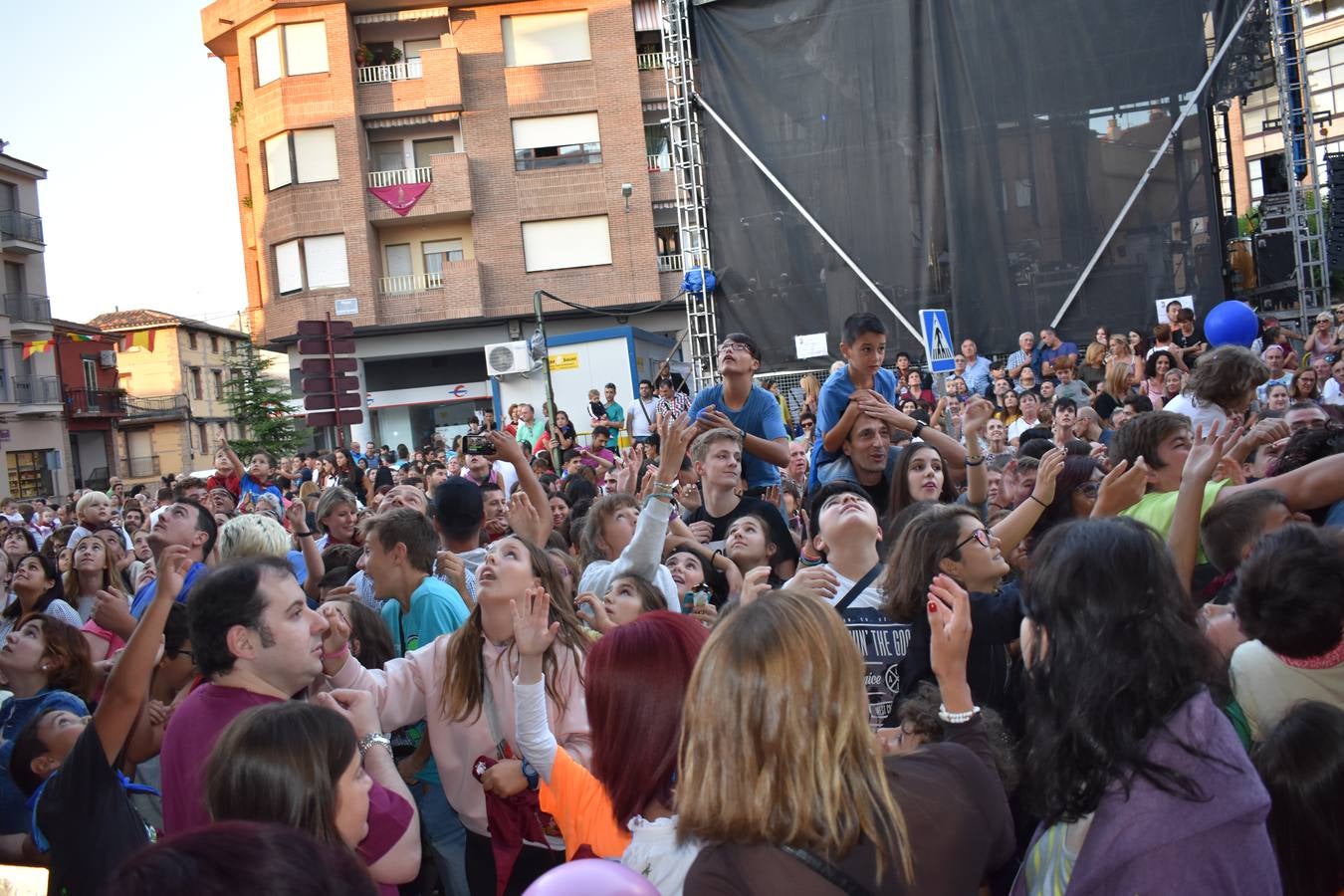 La Corporación infantil leyó el pregón y protagonizó el disparo del cohete que abre cinco días de fiesta por Santa Eufemia