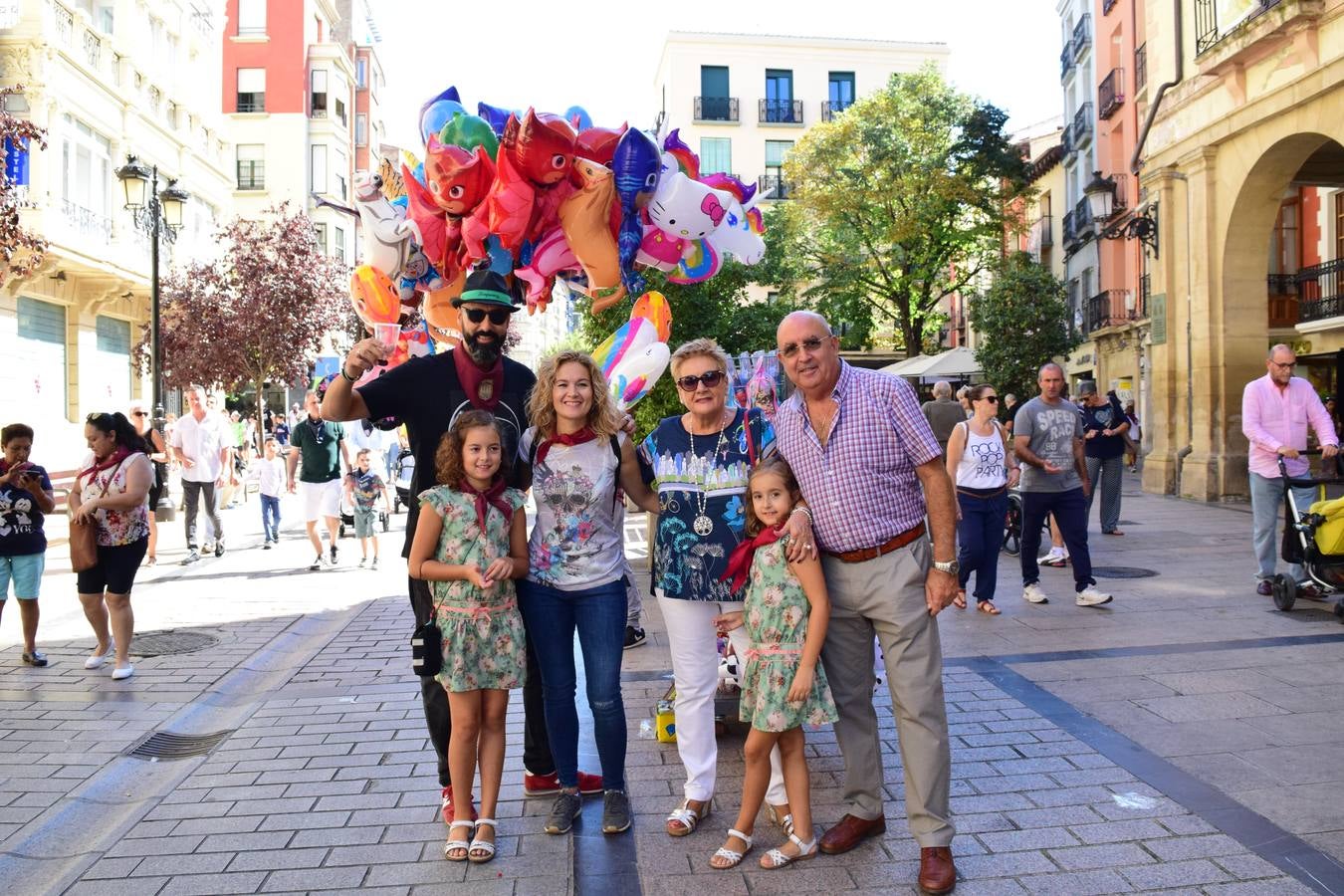 Miles de personas llenan hoy las calles de Logroño.