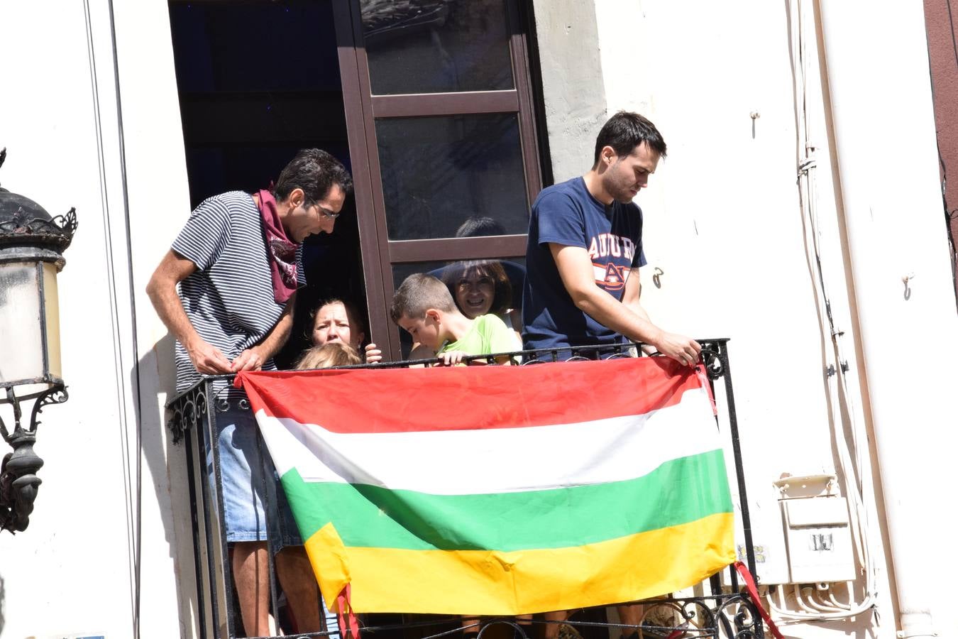 Miles de personas llenan hoy las calles de Logroño.