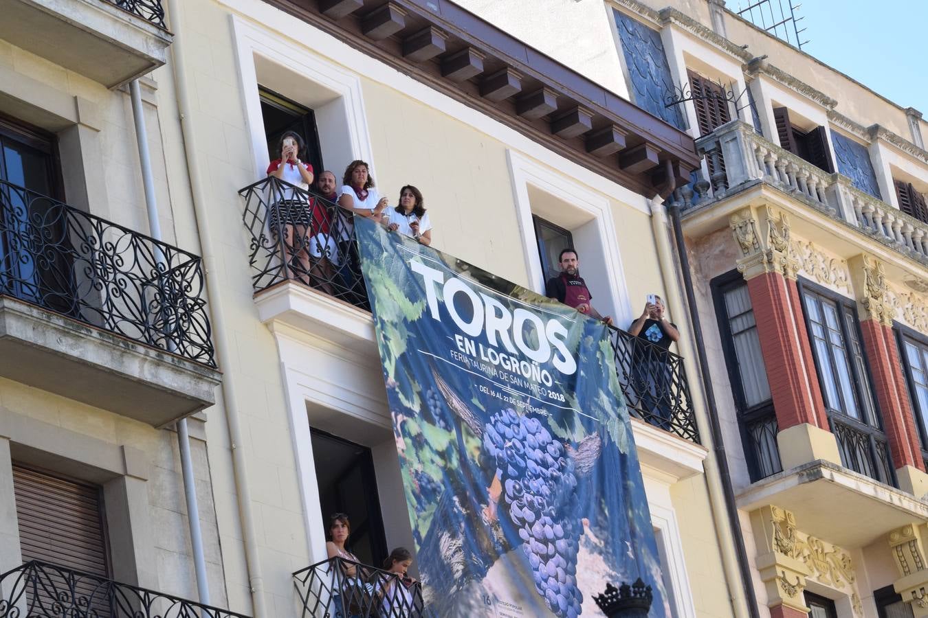 Miles de personas llenan hoy las calles de Logroño.