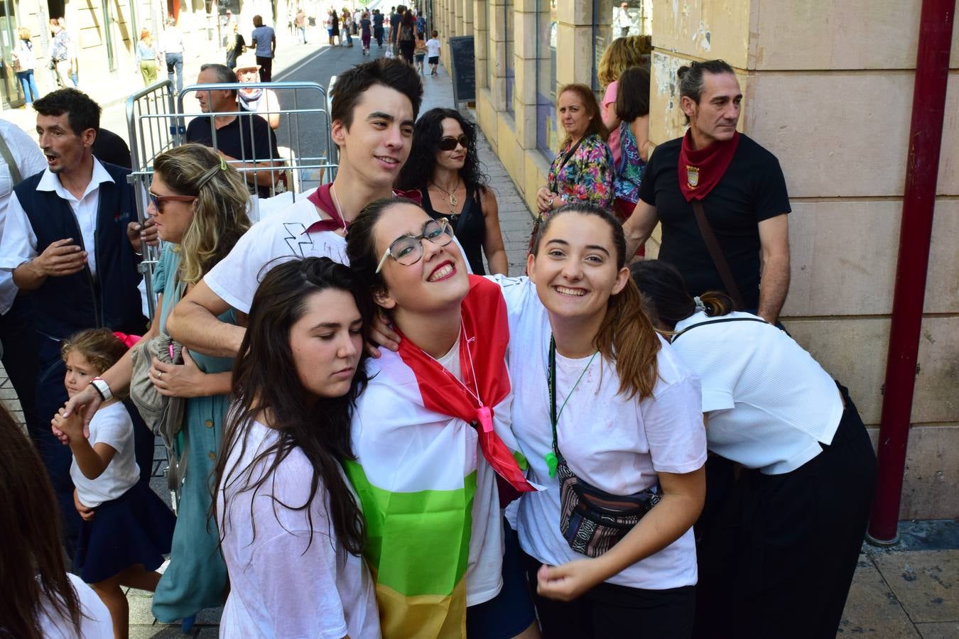 Miles de personas llenan hoy las calles de Logroño.