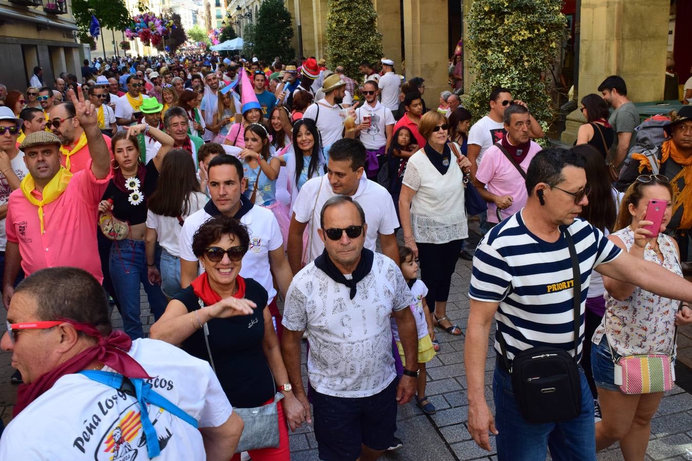 Miles de personas llenan hoy las calles de Logroño.