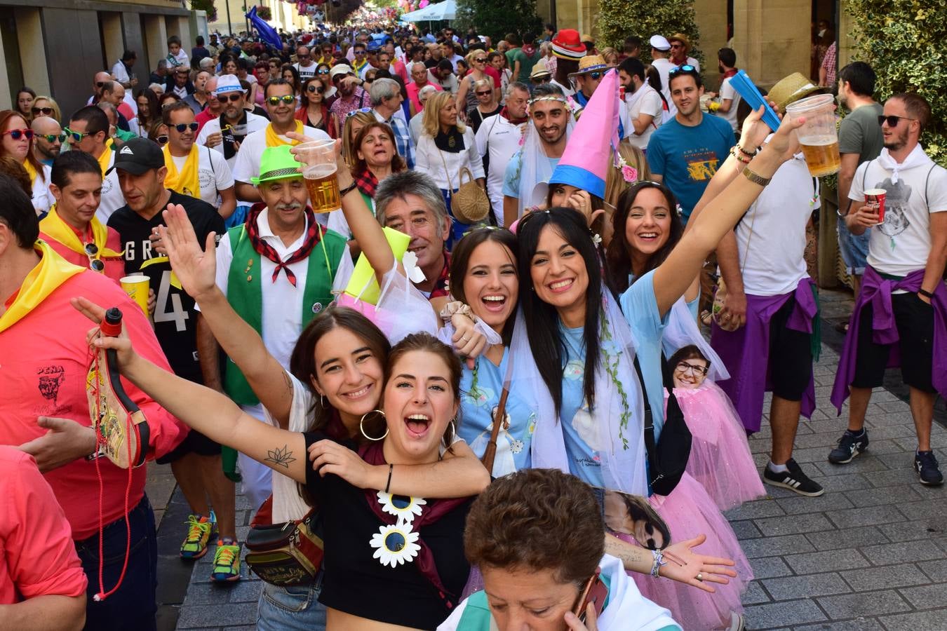 Miles de personas llenan hoy las calles de Logroño.