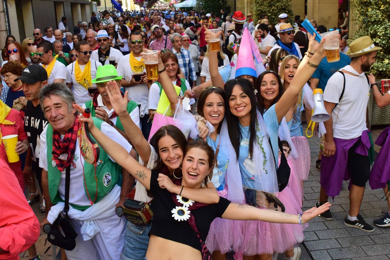 Miles de personas llenan hoy las calles de Logroño.