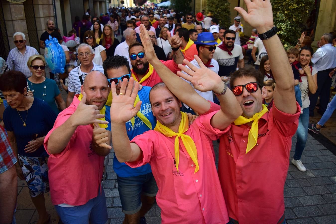 Miles de personas llenan hoy las calles de Logroño.