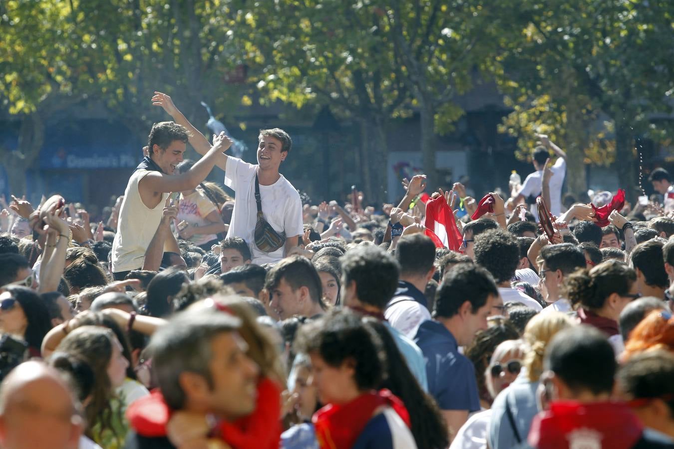 Las imágenes de la plaza del Ayuntamiento en el disparo del cohete