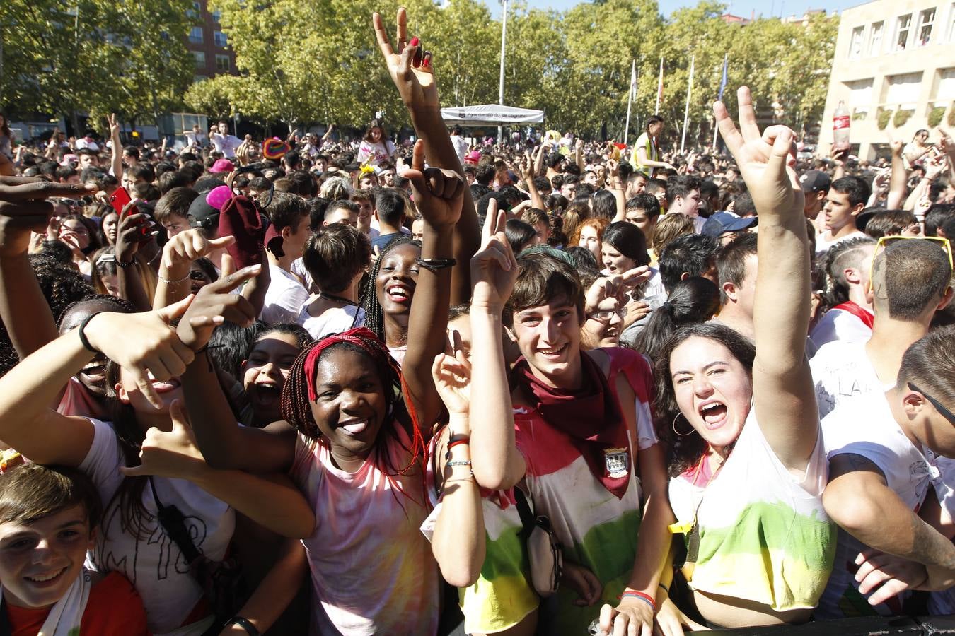 Las imágenes de la plaza del Ayuntamiento en el disparo del cohete