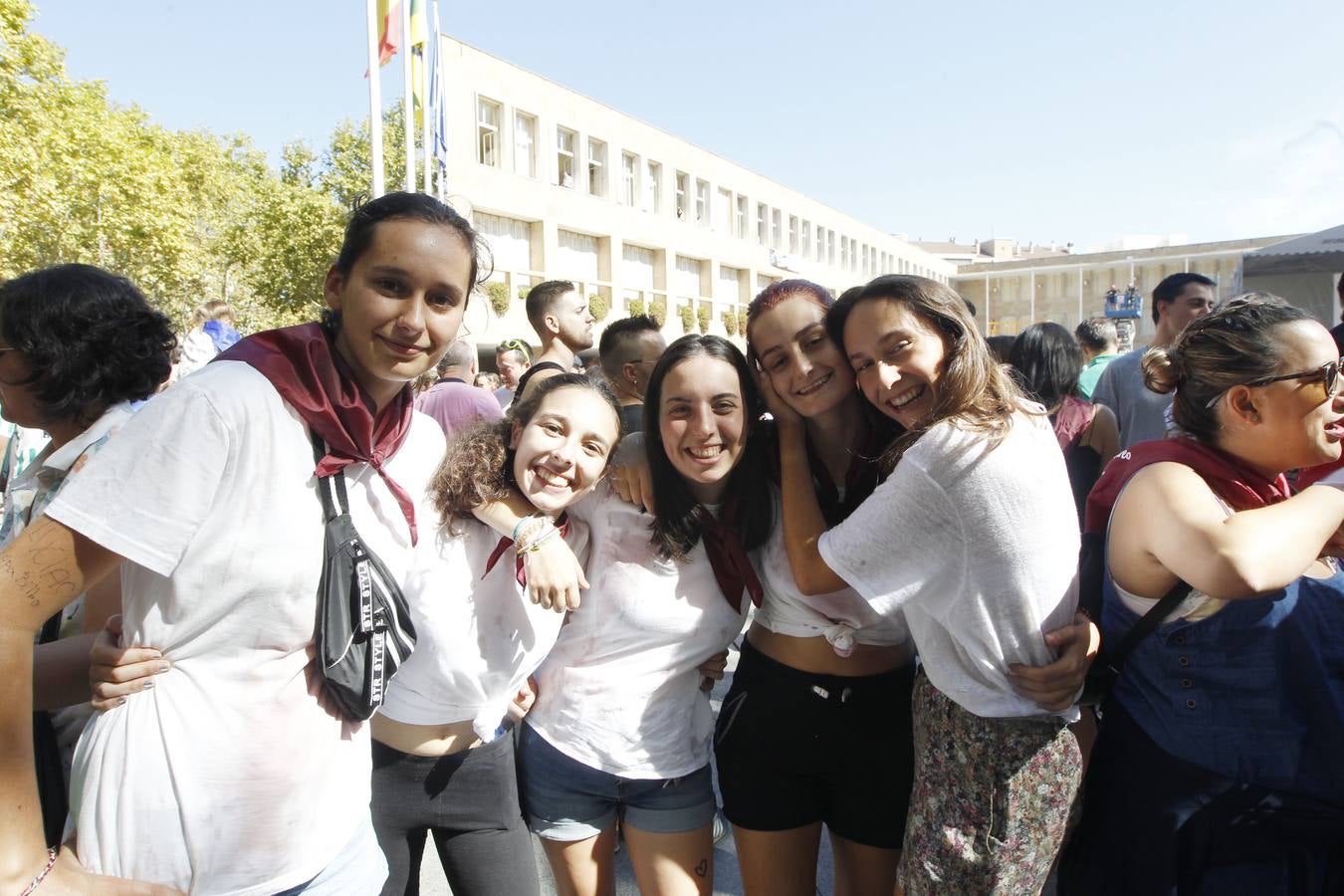 Las imágenes de la plaza del Ayuntamiento en el disparo del cohete