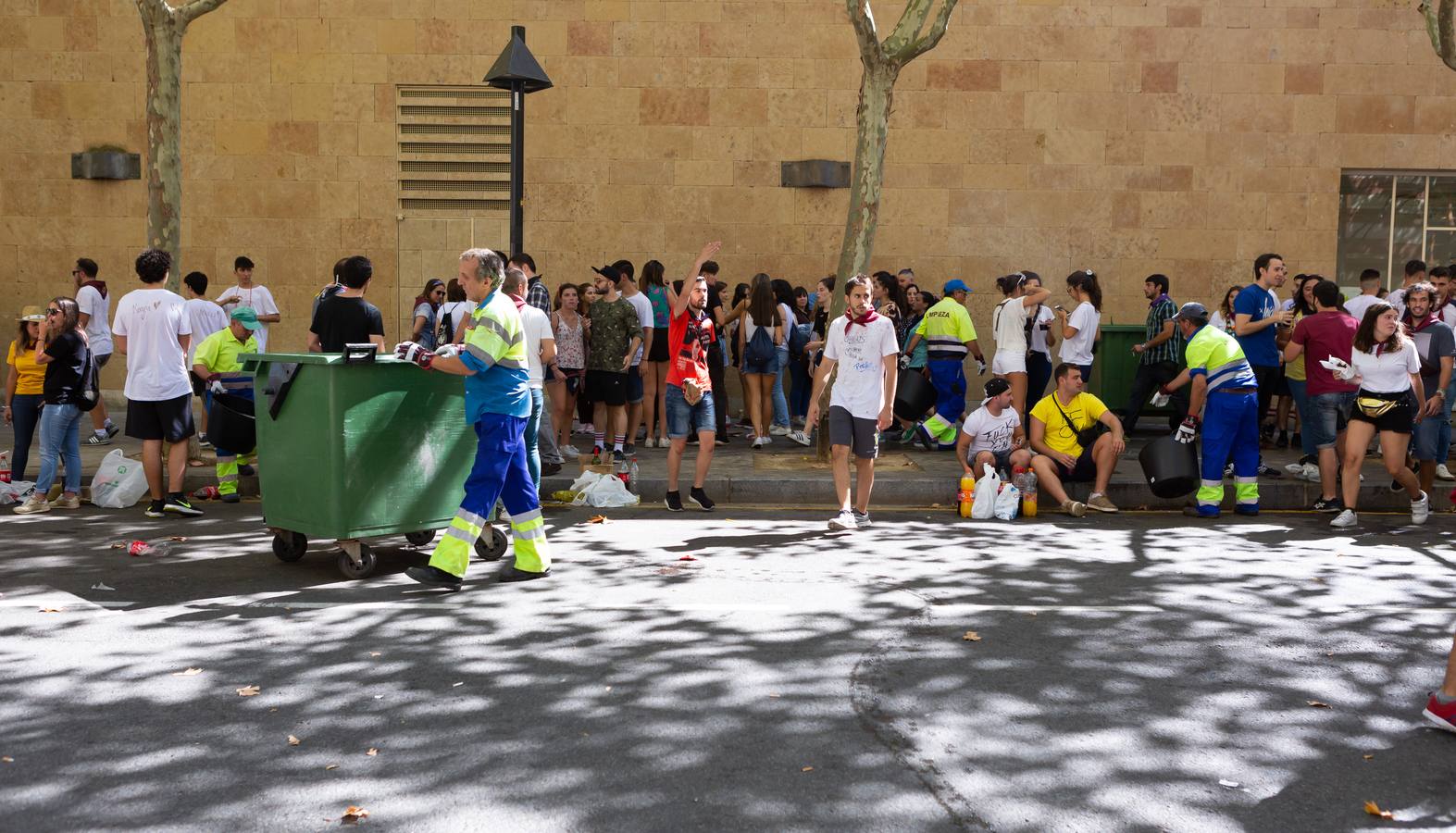 Miles de personas llenaron la plaza logroñesa el primer día de fiestas.