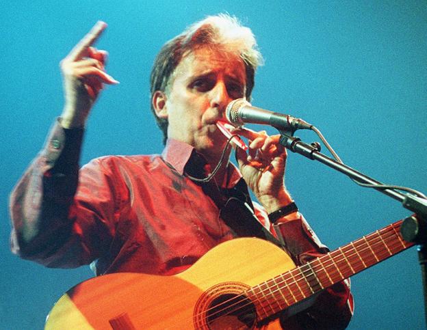 Kiko Veneno durante su actuación en el Actual de 1999. 
