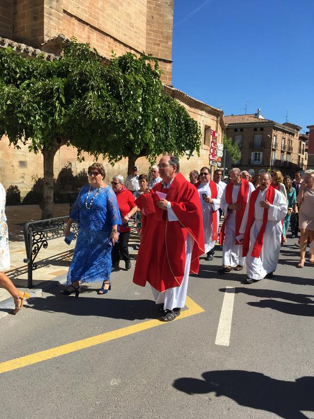 Momento de la procesión por las calles de Fuenmayor. :: j. c. p.