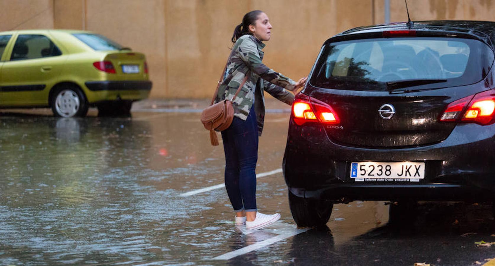 El aguacero que ha caído sobre Logroño se ha convertido en protagonista de estas fiestas de San Mateo. Los planes se han visto trastocados y el trabajo se ha multiplicado para los trabajadores municipales.