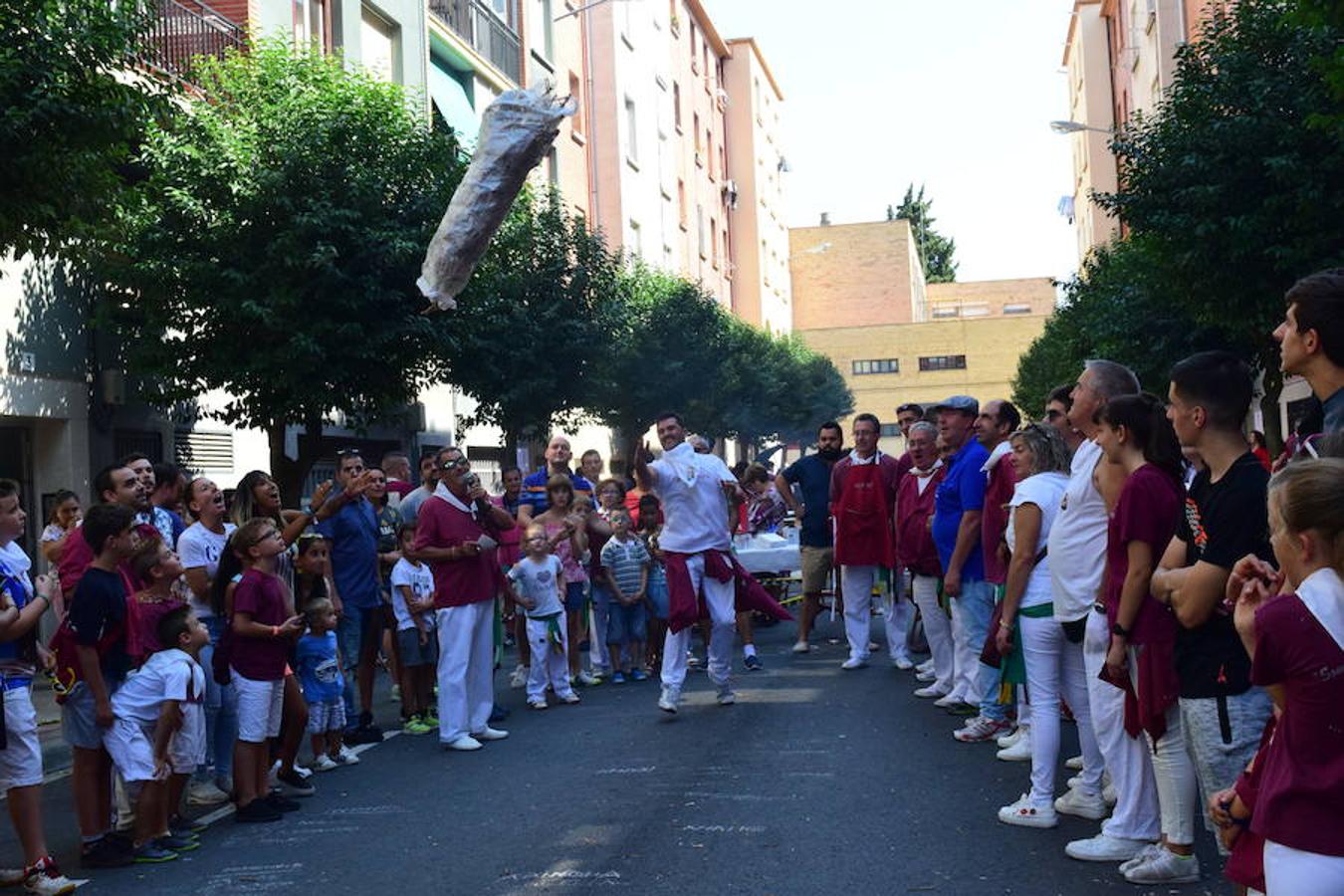 Celebración del VI Concurso de lanzamiento de gavillas organizado por la Peña La Rioja.