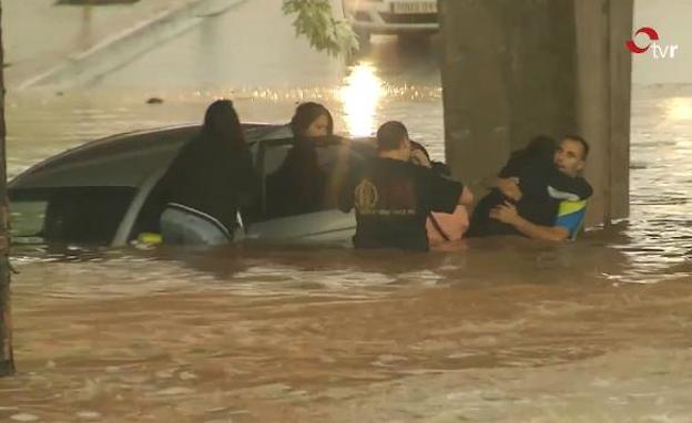 Dramático rescate en la calle Clavijo