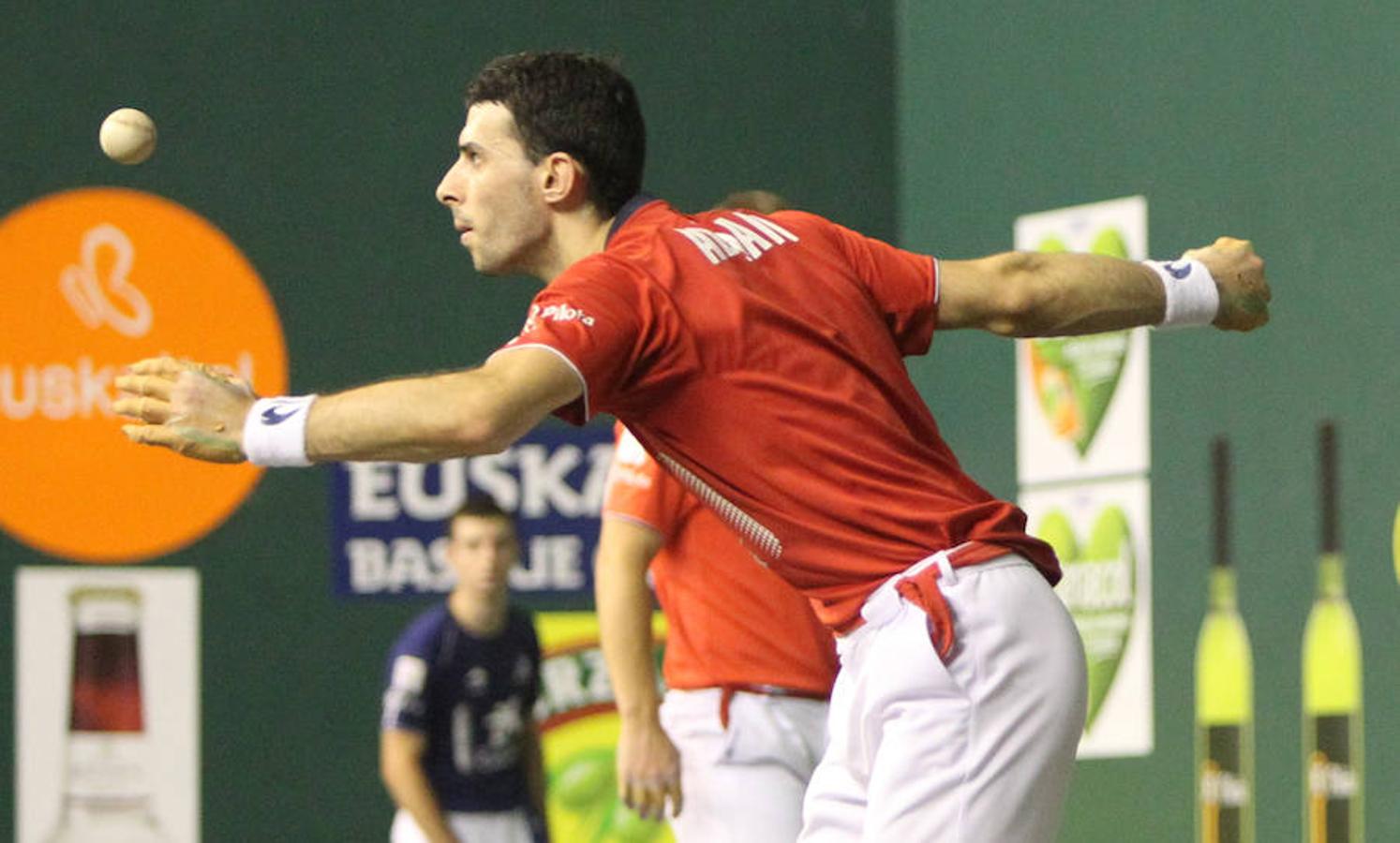 Olaizola II enmendó su borrón en Logroño y avasalló a Víctor en el cruce del torneo de Parejas de la Feria de San Mateo de Pelota. 