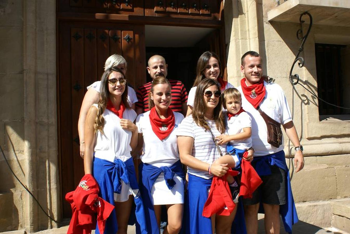 Baños de Río Tobía también celebra San Mateo. El fogonazo y el estruendo final del cohete ha resonado en el cielo de la localidad chacinera, donde la fiesta no ha hecho más que empezar. ¡A disfrutar!