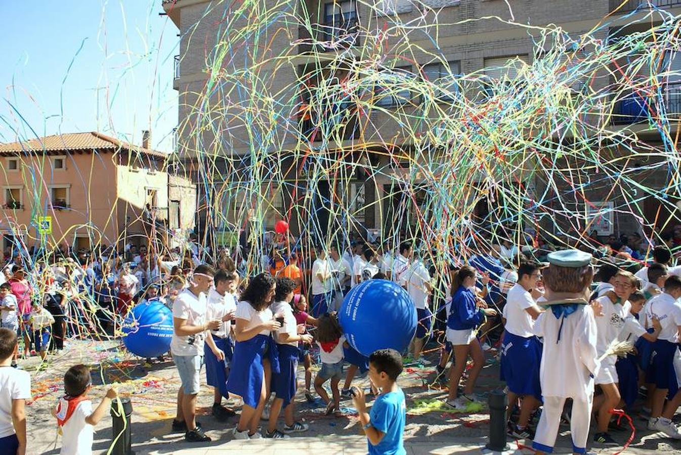 Baños de Río Tobía también celebra San Mateo. El fogonazo y el estruendo final del cohete ha resonado en el cielo de la localidad chacinera, donde la fiesta no ha hecho más que empezar. ¡A disfrutar!