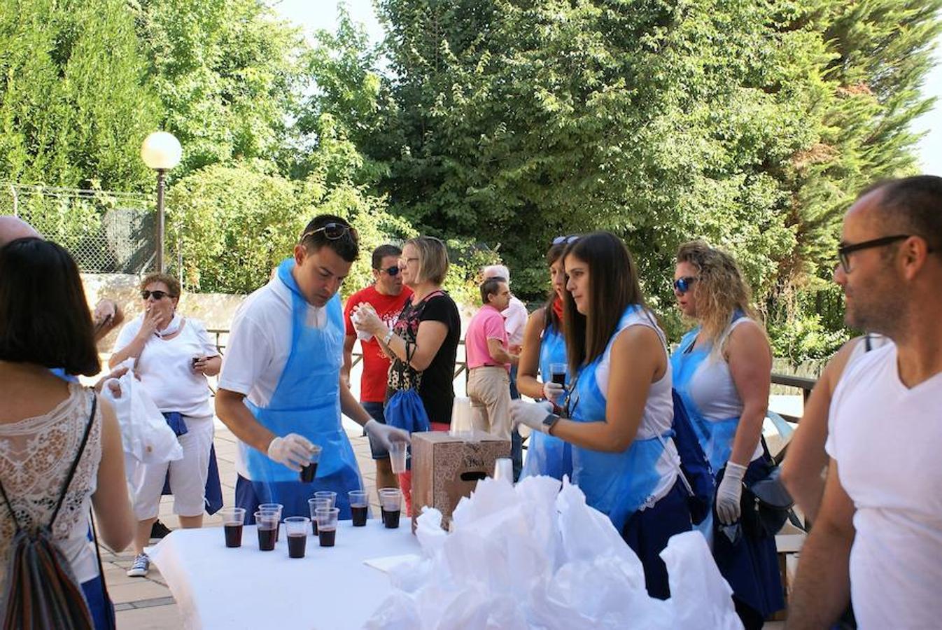 Baños de Río Tobía también celebra San Mateo. El fogonazo y el estruendo final del cohete ha resonado en el cielo de la localidad chacinera, donde la fiesta no ha hecho más que empezar. ¡A disfrutar!