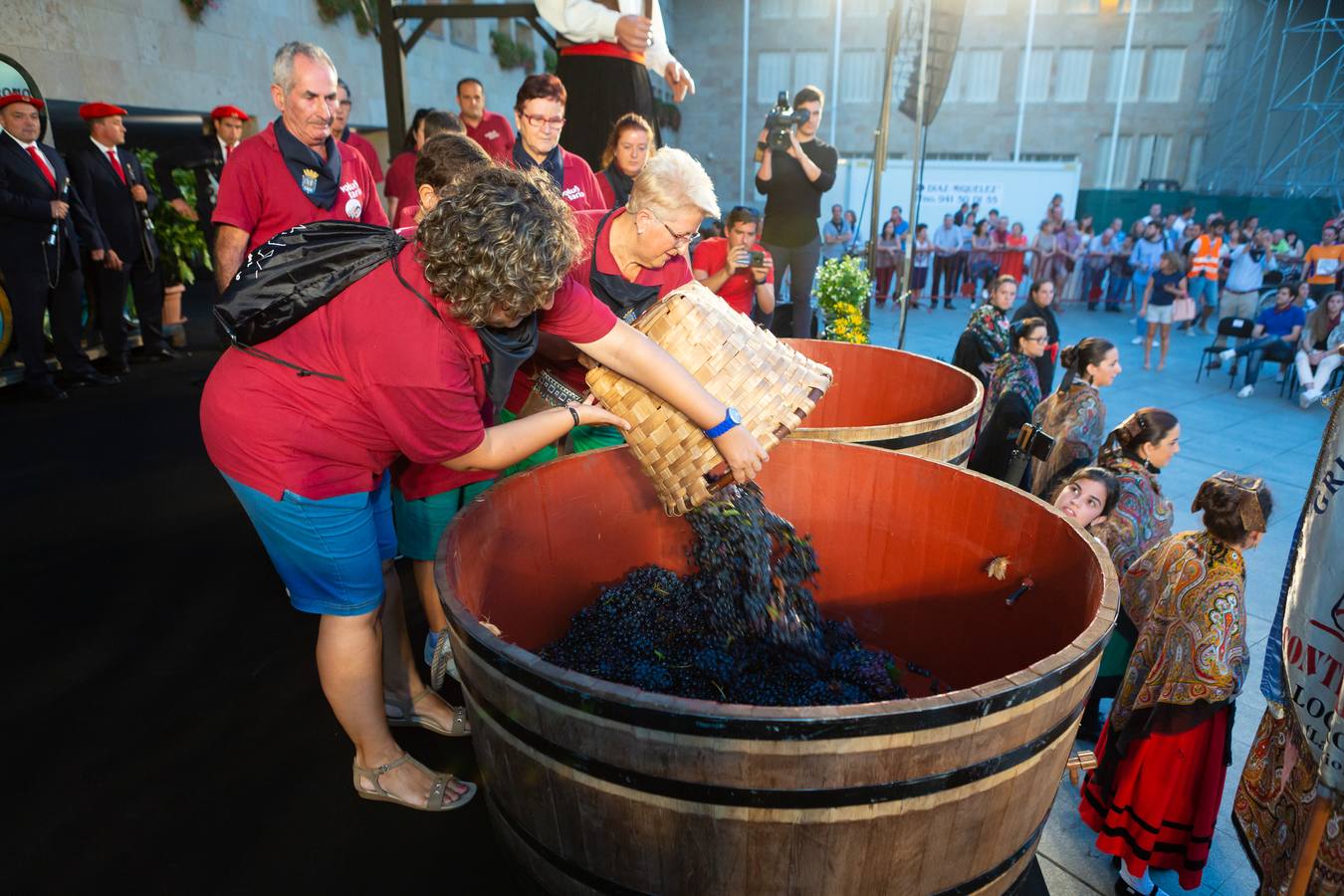 Este es uno de los actos populares de las fiestas de San Mateo, en el que se busca que diferentes personalidades riojanas protagonicen un acto similar al institucional que se desarrolla el 21 de septiembre 
