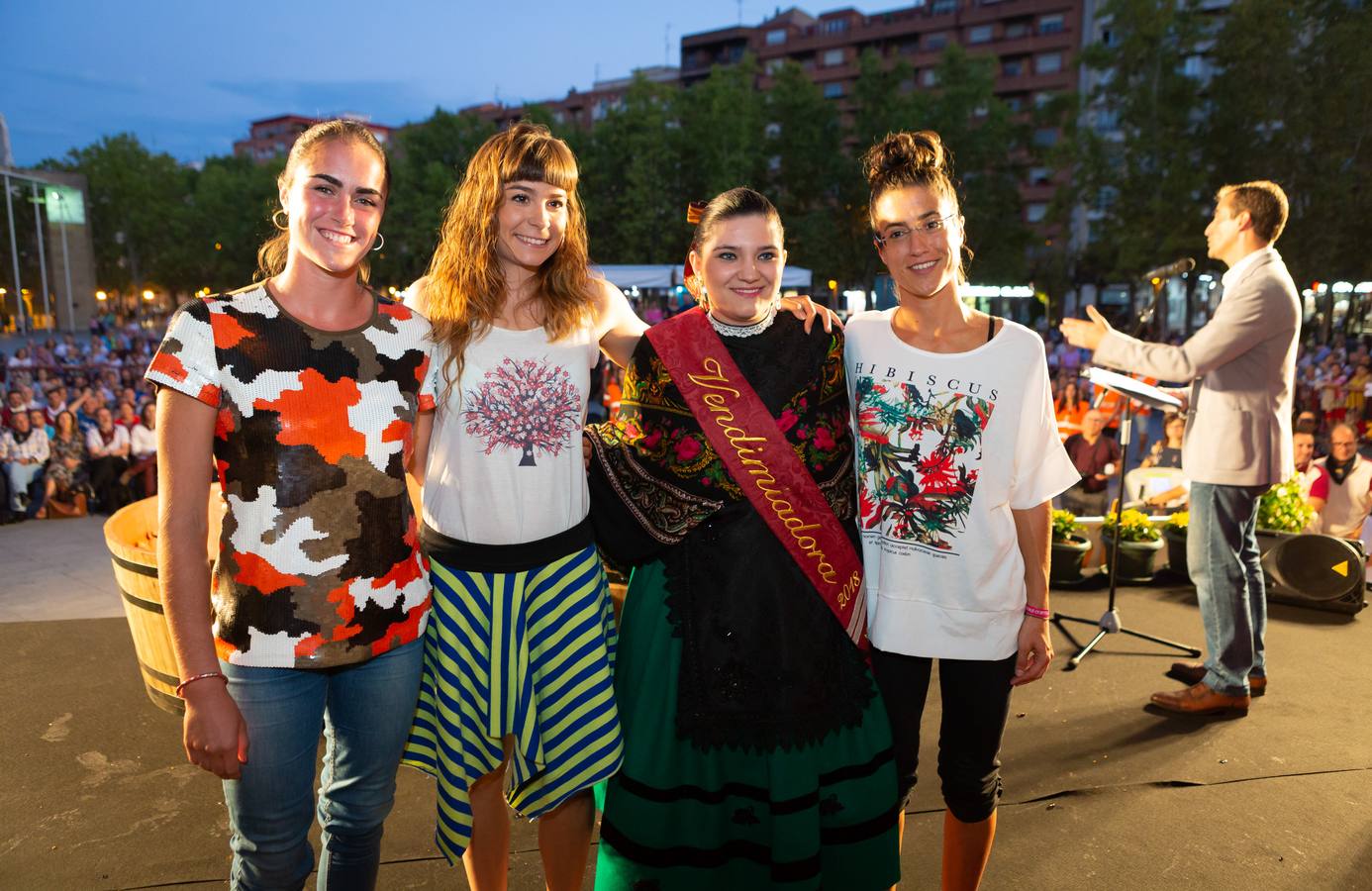 Este es uno de los actos populares de las fiestas de San Mateo, en el que se busca que diferentes personalidades riojanas protagonicen un acto similar al institucional que se desarrolla el 21 de septiembre 