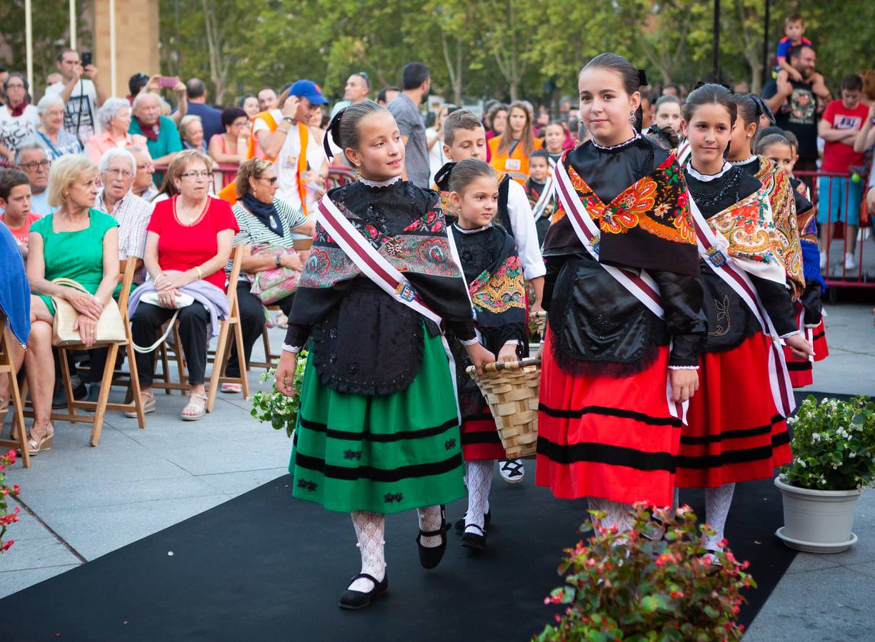 Este es uno de los actos populares de las fiestas de San Mateo, en el que se busca que diferentes personalidades riojanas protagonicen un acto similar al institucional que se desarrolla el 21 de septiembre 