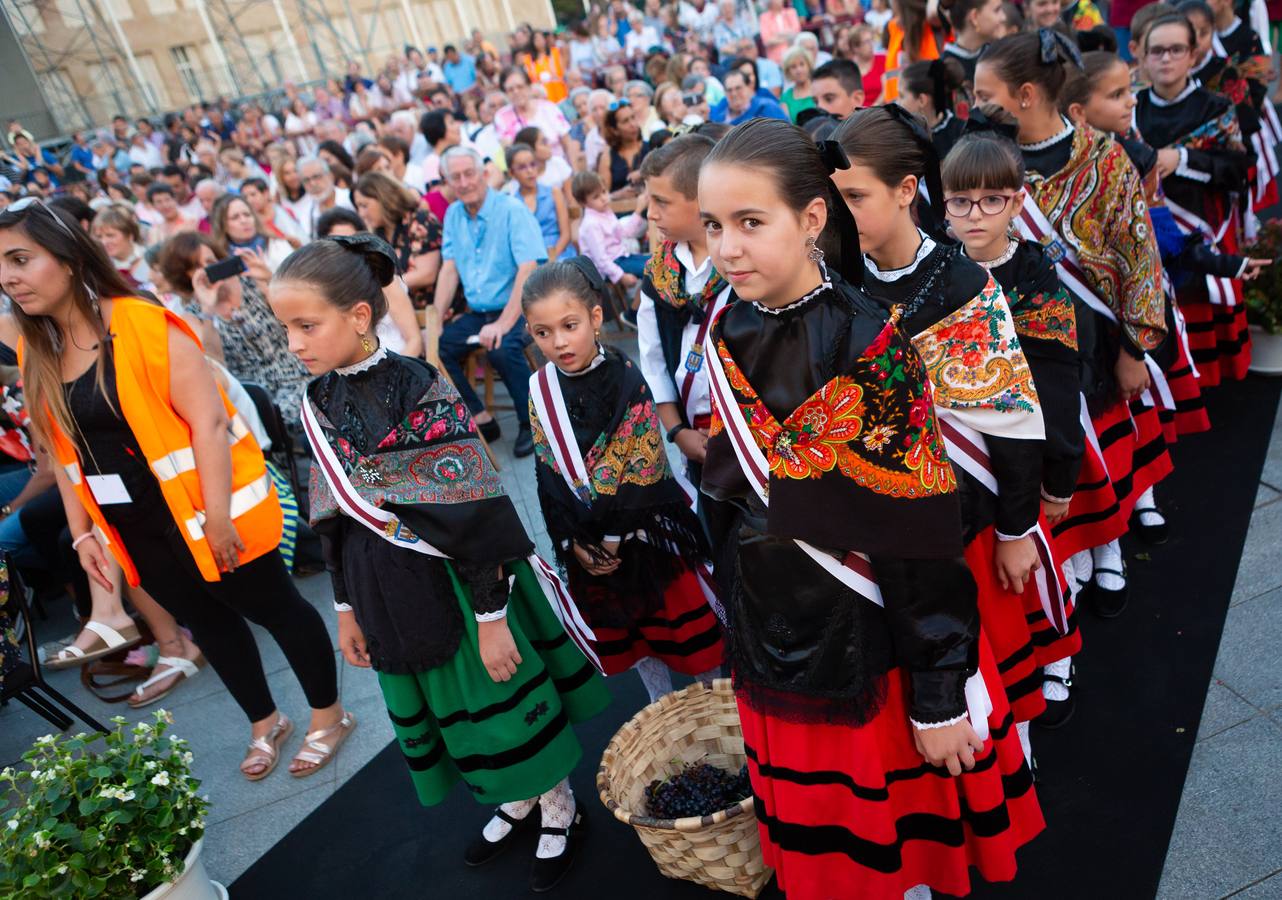 Este es uno de los actos populares de las fiestas de San Mateo, en el que se busca que diferentes personalidades riojanas protagonicen un acto similar al institucional que se desarrolla el 21 de septiembre 