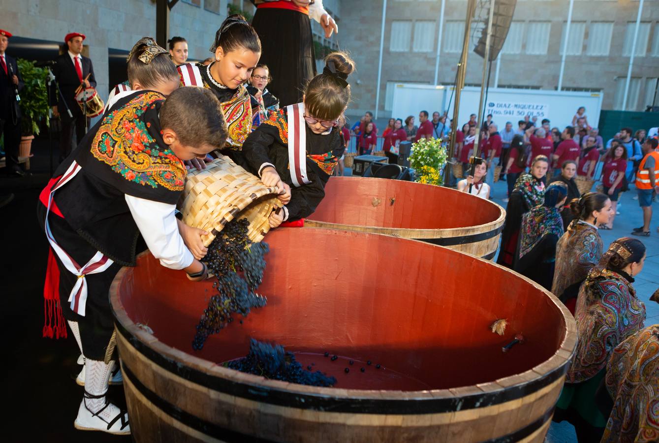 Este es uno de los actos populares de las fiestas de San Mateo, en el que se busca que diferentes personalidades riojanas protagonicen un acto similar al institucional que se desarrolla el 21 de septiembre 