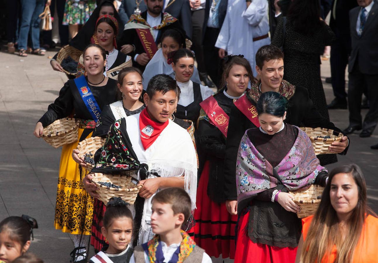 Dïa de San Mateo. Día grande en la ciudad con la ofrenda del primer mosto. El pisado y la posterior ofrenda del primer caldo a la virgen de Valvanera ocupó la mañana más institucional en El Espolón.