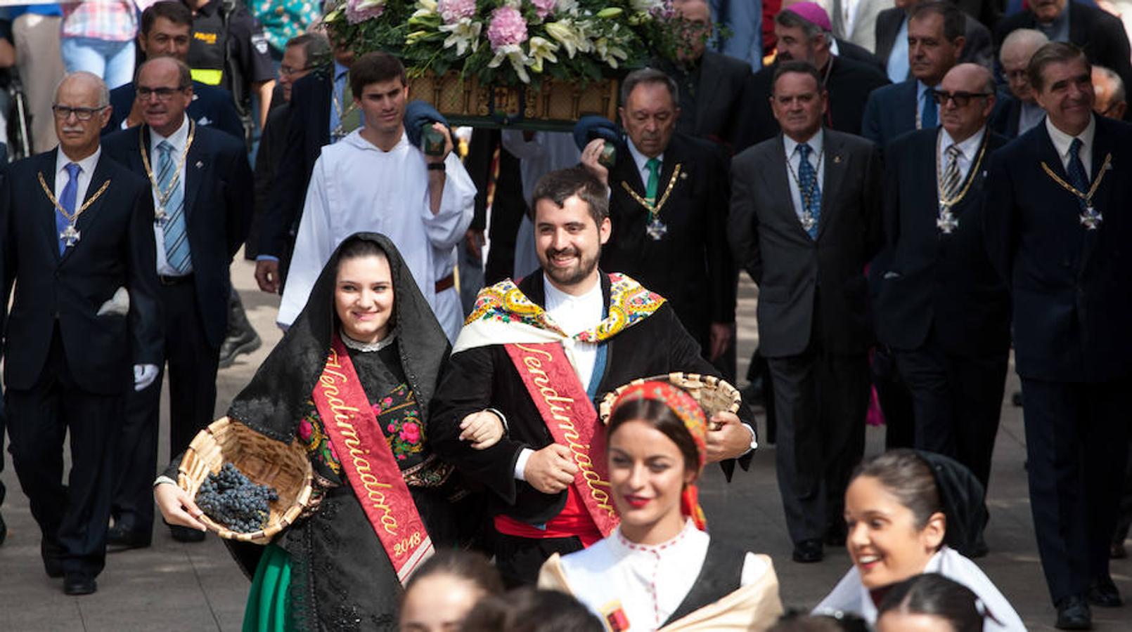 Dïa de San Mateo. Día grande en la ciudad con la ofrenda del primer mosto. El pisado y la posterior ofrenda del primer caldo a la virgen de Valvanera ocupó la mañana más institucional en El Espolón.