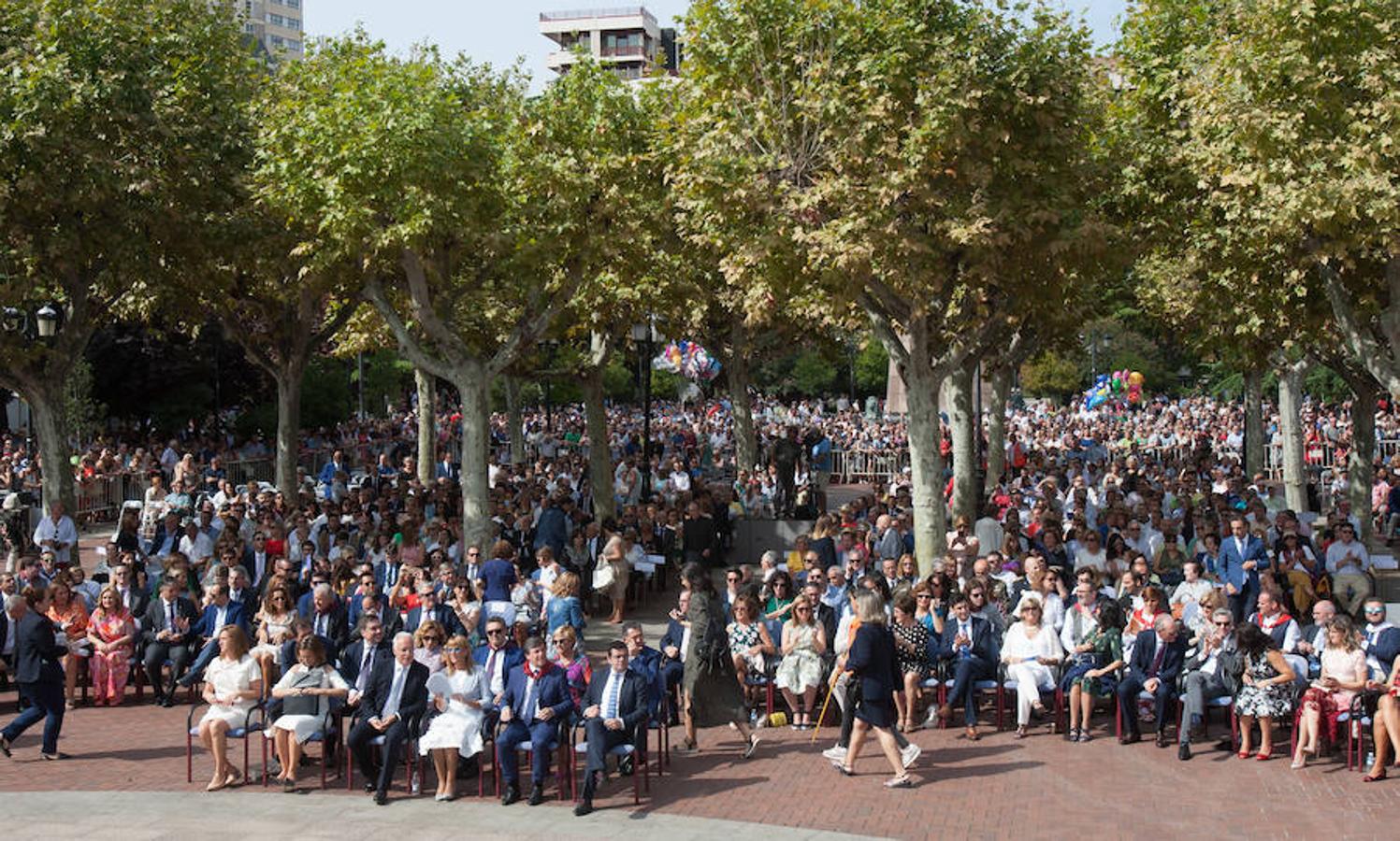 Dïa de San Mateo. Día grande en la ciudad con la ofrenda del primer mosto. El pisado y la posterior ofrenda del primer caldo a la virgen de Valvanera ocupó la mañana más institucional en El Espolón.