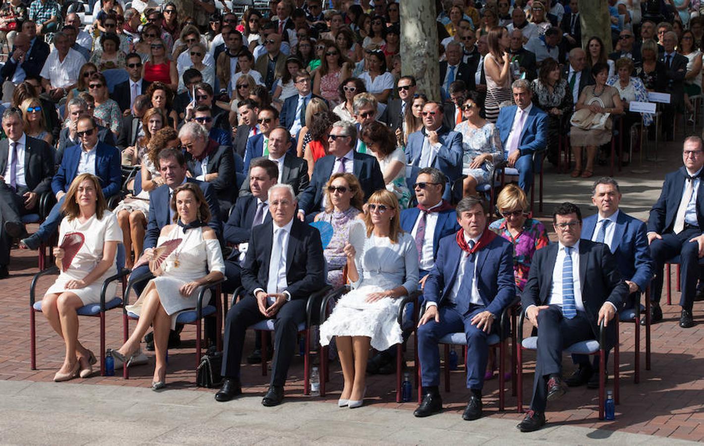 Dïa de San Mateo. Día grande en la ciudad con la ofrenda del primer mosto. El pisado y la posterior ofrenda del primer caldo a la virgen de Valvanera ocupó la mañana más institucional en El Espolón.